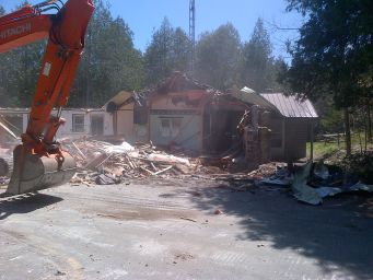 2. demolition/West Grey-20170515-00451